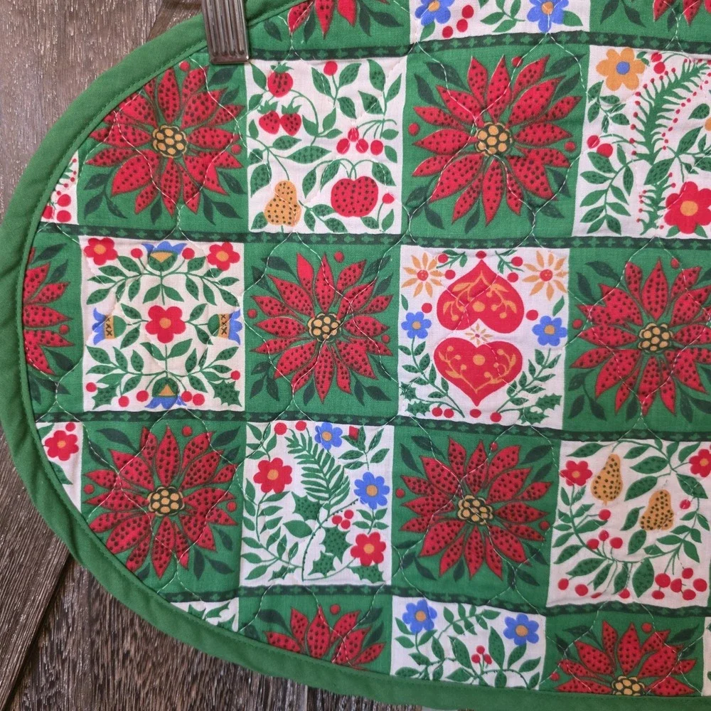 Quilted Christmas Placemat Holiday Vintage Oval Shape Small Table‎ Cover Floral